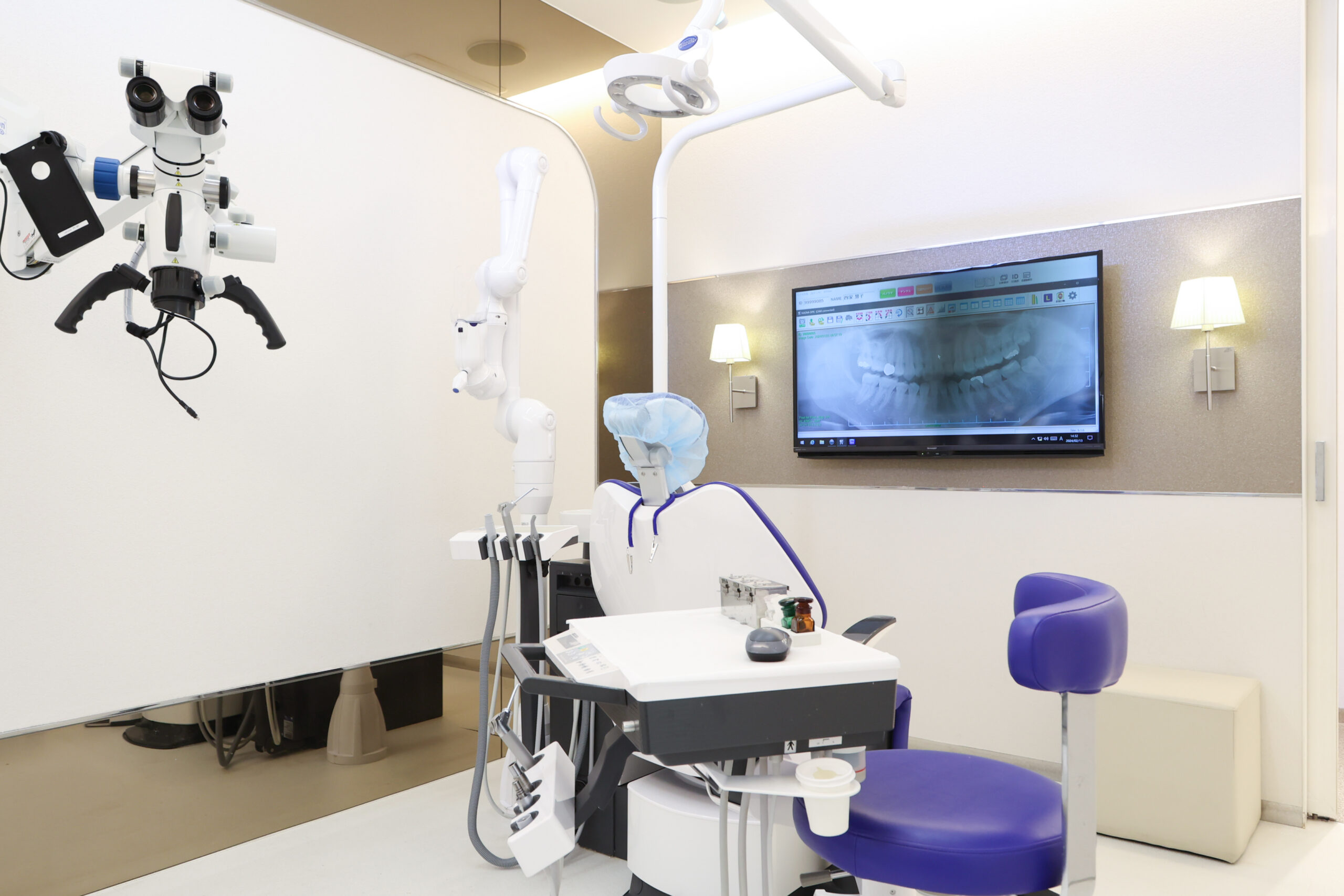 診療室とマイクロスコープ